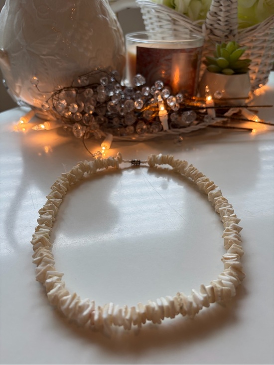 Jewelry - Vintage Puka Shell style Necklace